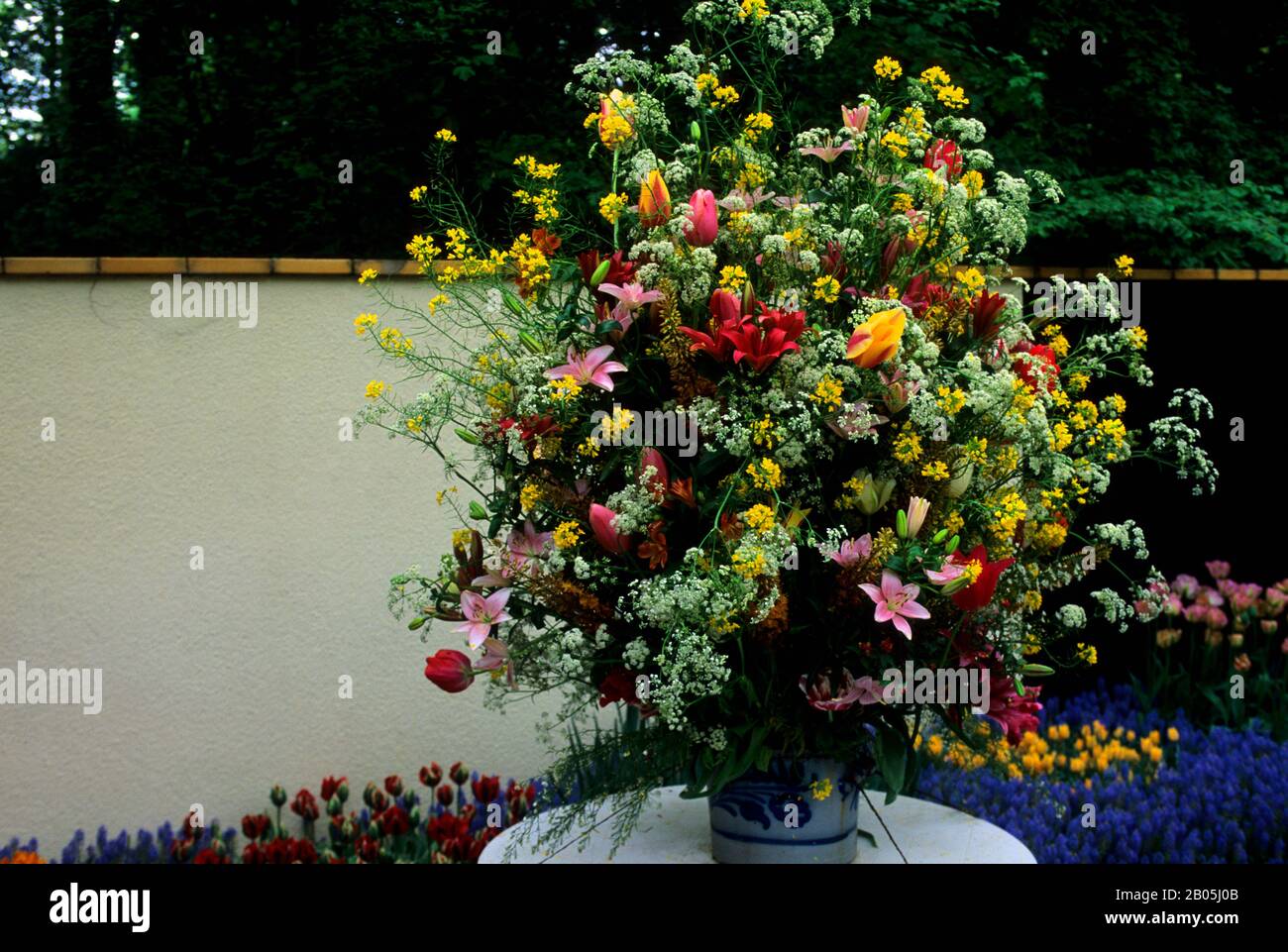 PAYS-BAS, HOLLANDE, PRÈS D'AMSTERDAM, JARDINS DE KEUKENHOF, BOUQUET DE FLEURS Banque D'Images