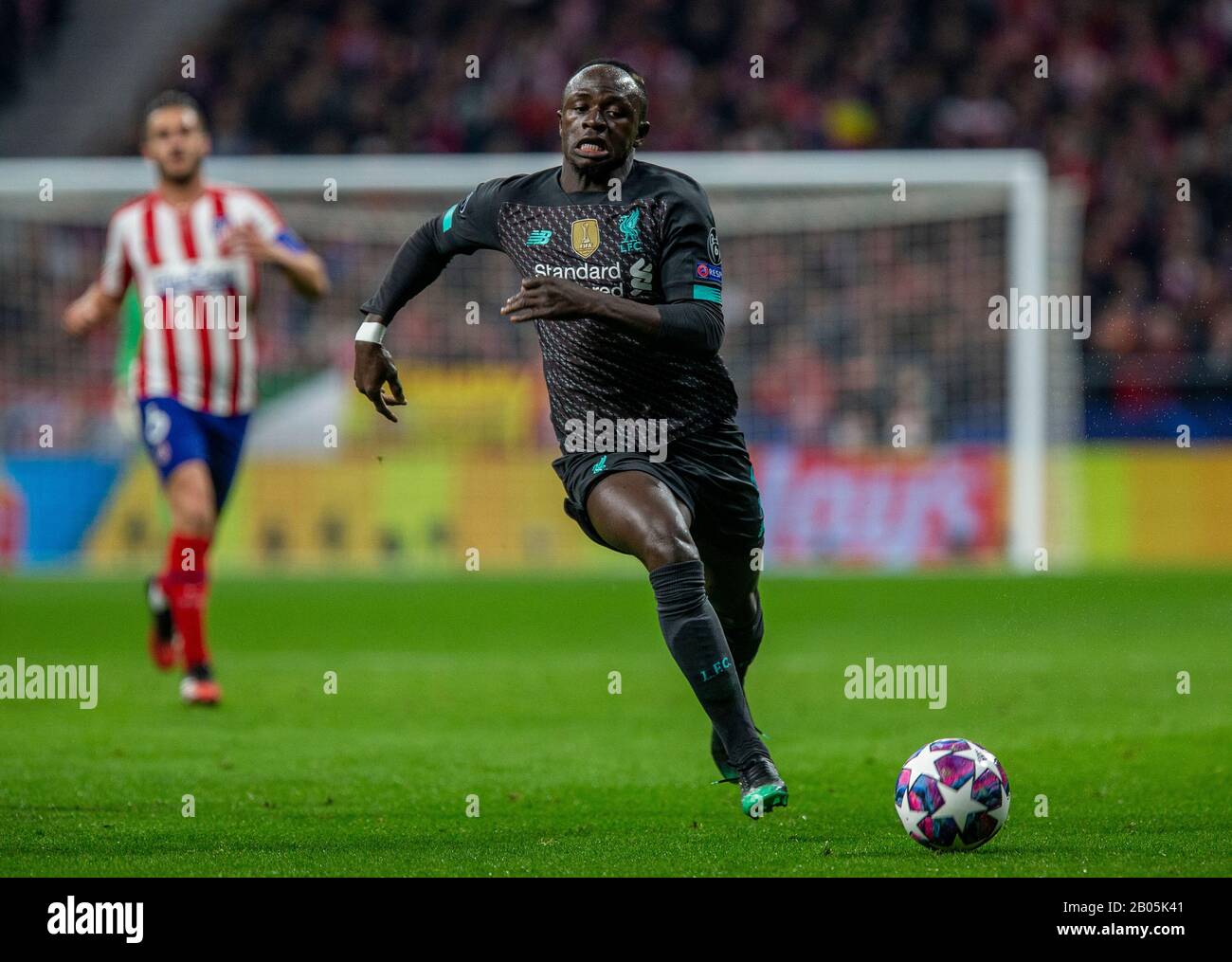 FC Sadio Mane de Liverpool vu en action lors du match de la Ligue des Champions de l'UEFA, tour de 16 première jambe entre Atletico de Madrid et Liverpool FC au stade Wanda Metropolitano de Madrid.(score final; Atletico de Madrid 1:0 Liverpool FC) Banque D'Images