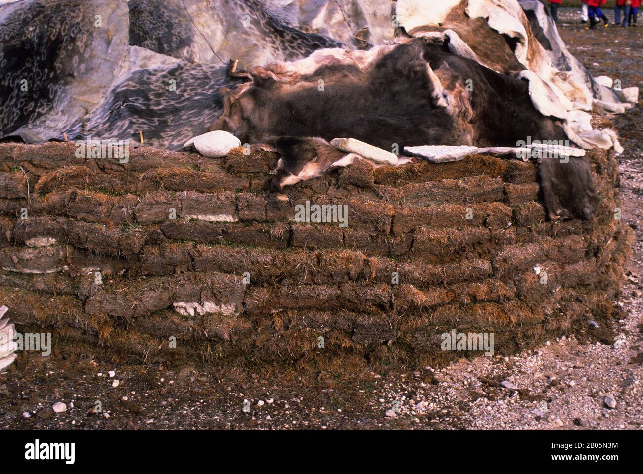 CANADA, T.N.-O., BAIE D'HUDSON, ÎLE DE SOUTH HAMPTON, PT INDIGÈNE, CAMP DE CHASSE D'ÉTÉ INUIT TRADITIONNEL Banque D'Images