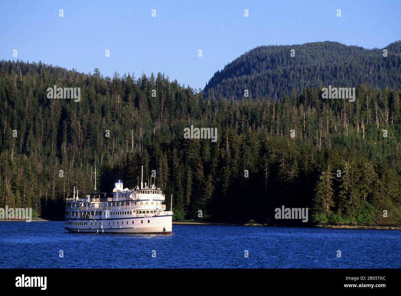 ÉTATS-UNIS, ALASKA, PASSAGE INTÉRIEUR, DÉTROIT DE NEVA, PRÈS DE SITKA, NAVIRE DE CROISIÈRE ESPRIT DE 98 Banque D'Images