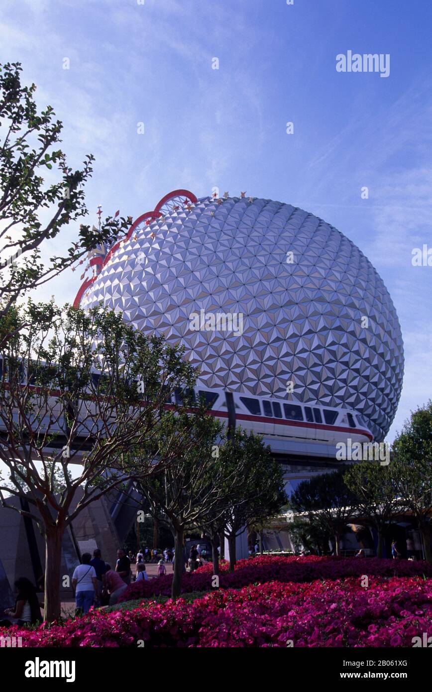 ÉTATS-UNIS, FLORIDE, ORLANDO, DISNEY WORLD, EPCOT, DÔME DE TERRE DE VAISSEAU SPATIAL, MONORAIL Banque D'Images
