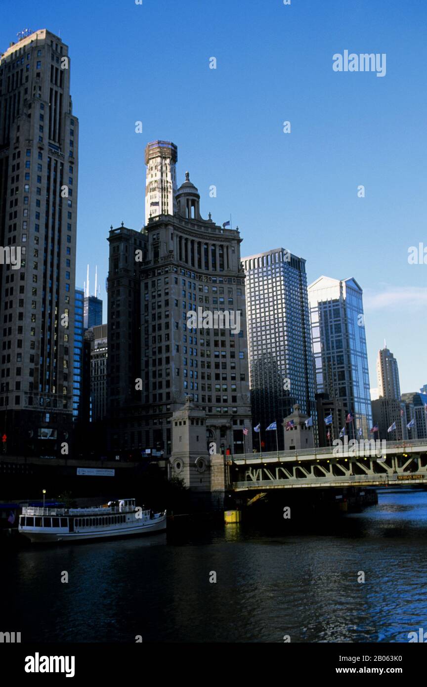 ÉTATS-UNIS, ILLINOIS, CHICAGO, CENTRE-VILLE, MICHIGAN AVENUE À CHICAGO RIVER Banque D'Images