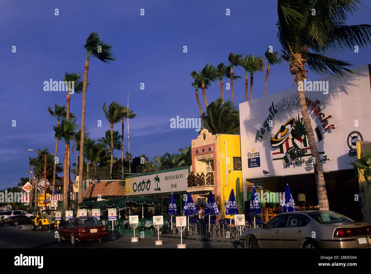 MEXIQUE, BAJA CALIFORNIA, LA PAZ, FRONT DE MER, MALECON, BARS ET RESTAURANTS Banque D'Images