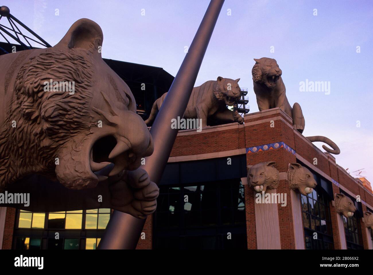 ÉTATS-UNIS, MICHIGAN, DETROIT, PARC COMERICA, STATUE DU TIGRE Banque D'Images