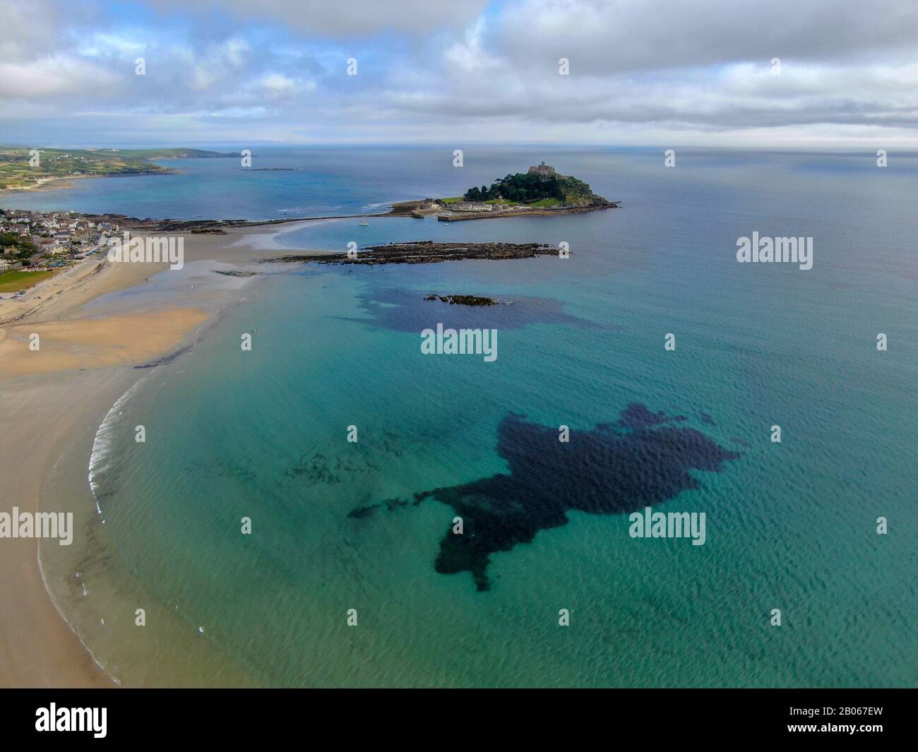 St Michael's Mount est une petite île marémotrice de Mount's Bay, Cornwall, Angleterre, Royaume-Uni. Château et chapelle sur le sommet du mont. 22 septembre 2020 Banque D'Images