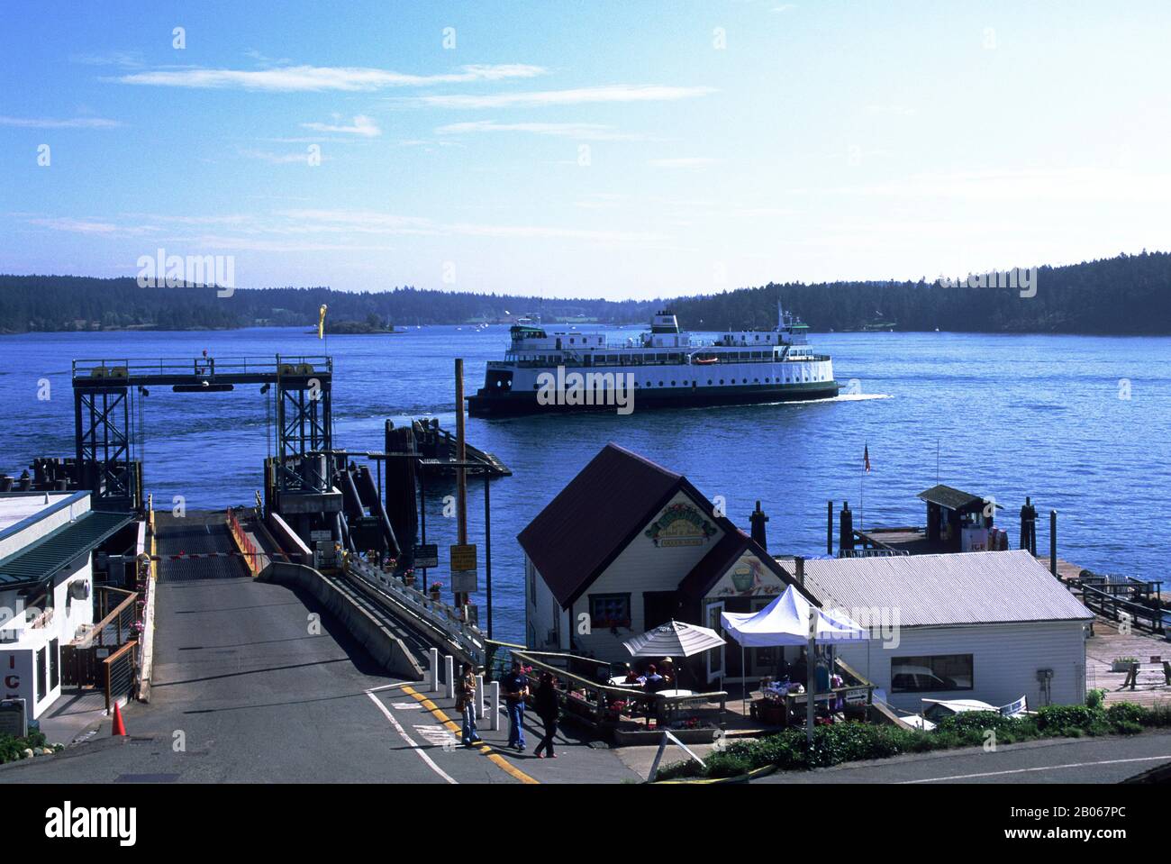 ÉTATS-UNIS WASHINGTON SAN JUAN ISLANDS, ORCAS ISLAND, ORCAS VILLAGE, QUAI DE FERRY Banque D'Images