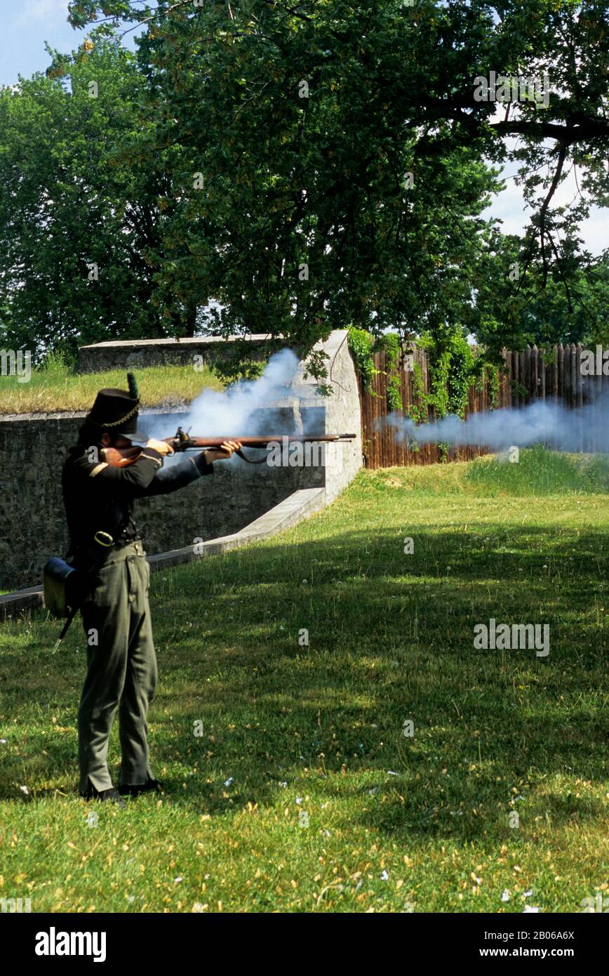 CANADA ONTARIO CHUTES DU NIAGARA, VIEUX FORT ERIE, FUSIL DE TIR DE SOLDAT Banque D'Images