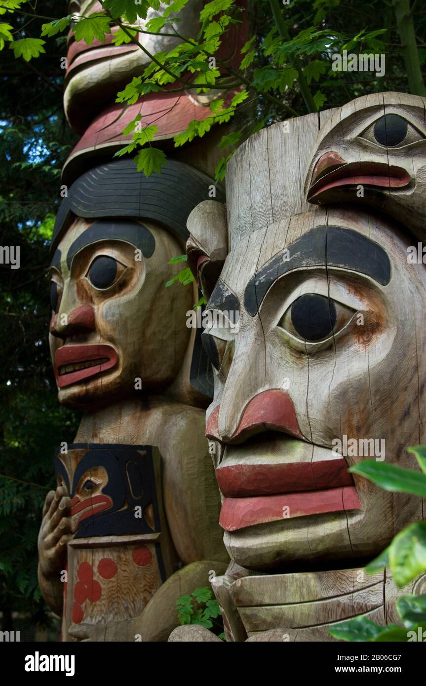 CANADA, COLOMBIE-BRITANNIQUE, VANCOUVER, PONT SUSPENDU CAPILANO, POTEAUX TOTEM Banque D'Images