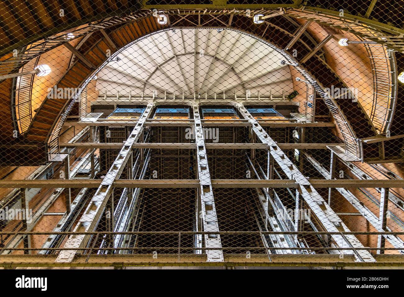 Hambourg, Allemagne - 4 août 2019 : le vieux tunnel Elbe ou le tunnel St. Pauli Elbe, ouvert en 1911, est un tunnel piétonnier sous la rivière Elbe Banque D'Images