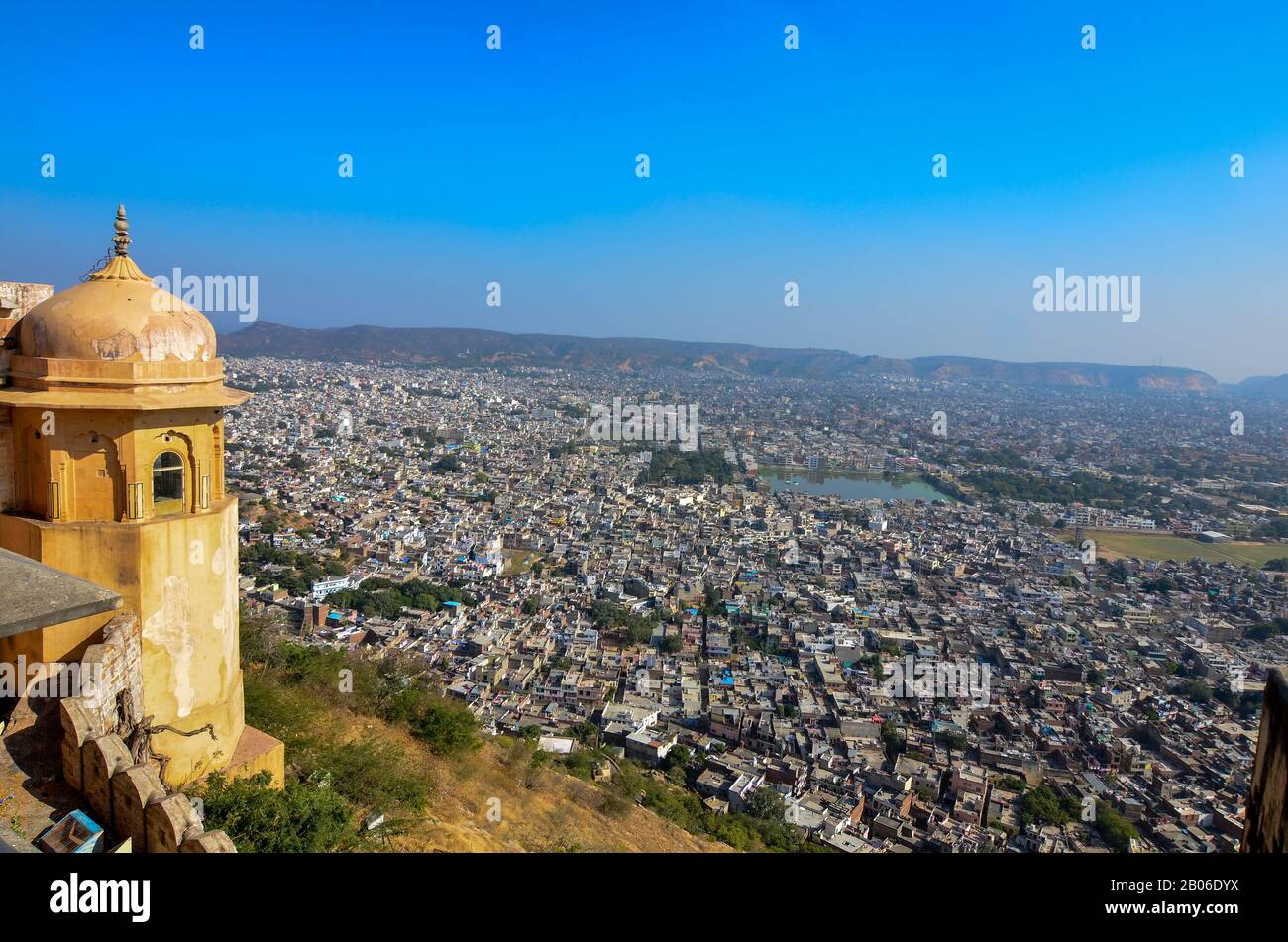 Vue panoramique sur la ville de Jaipur depuis le fort de Nahargarh ou le fort de tigre à Jaipur, Rajasthan, Inde Banque D'Images