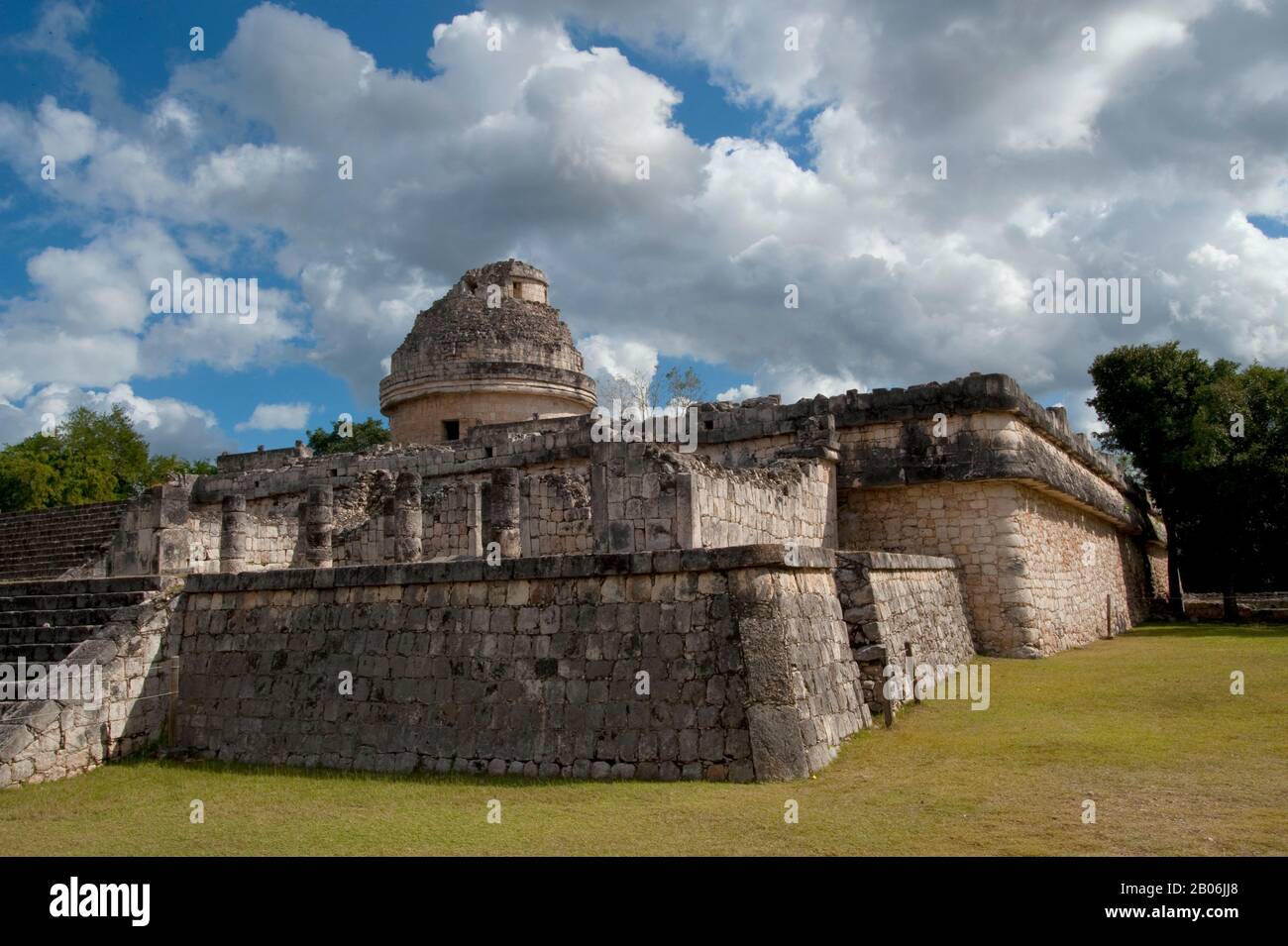 MEXIQUE, PÉNINSULE DU YUCATAN, PRÈS DE CANCUN, RUINES MAYAS DE CHICHEN ITZA, PARTIE SUD, LE BÂTIMENT CIRCULAIRE EL CARACOL, L'OBSERVATOIRE Banque D'Images