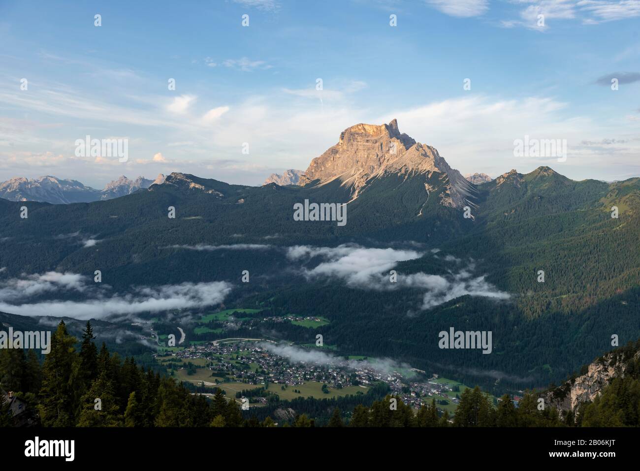 Chaîne De Montagnes, Monte Pelmo, Dolomites, Belluno, Italie Banque D'Images