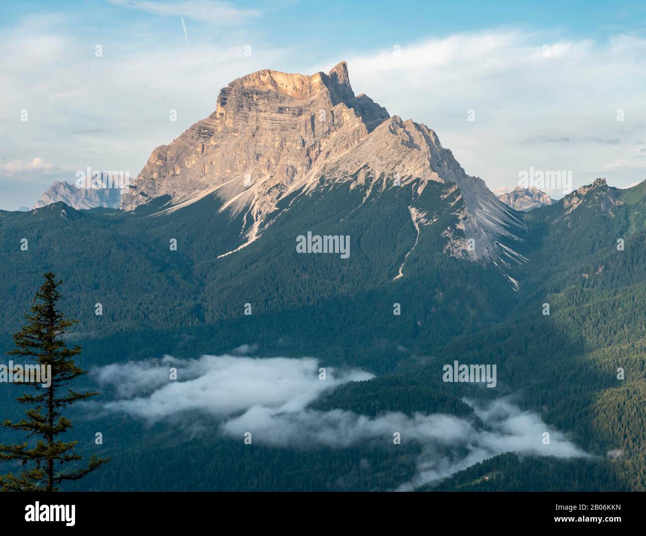 Chaîne De Montagnes, Monte Pelmo, Dolomites, Belluno, Italie Banque D'Images
