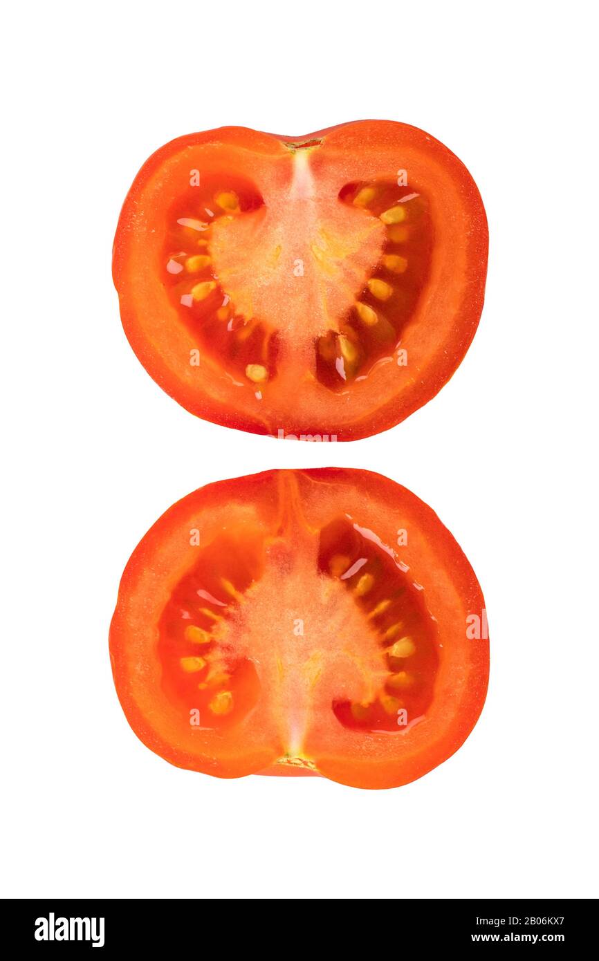 Demi-légumes de tomate isolés sur blanc. Vue de dessus. Banque D'Images
