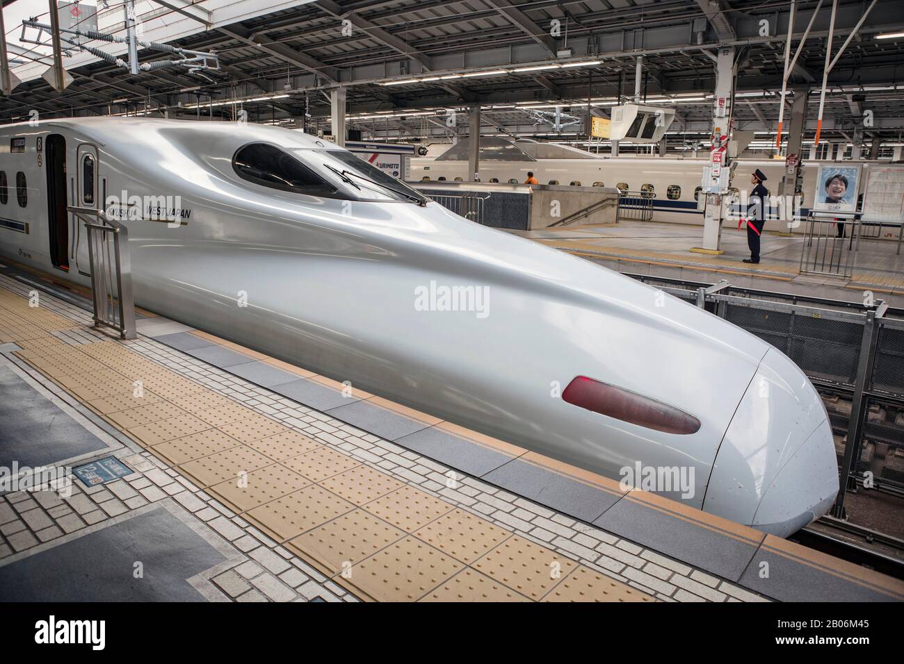 Train à grande vitesse Shinkansen, gare de Shin-Osaka, préfecture d'Osaka, Japon Banque D'Images