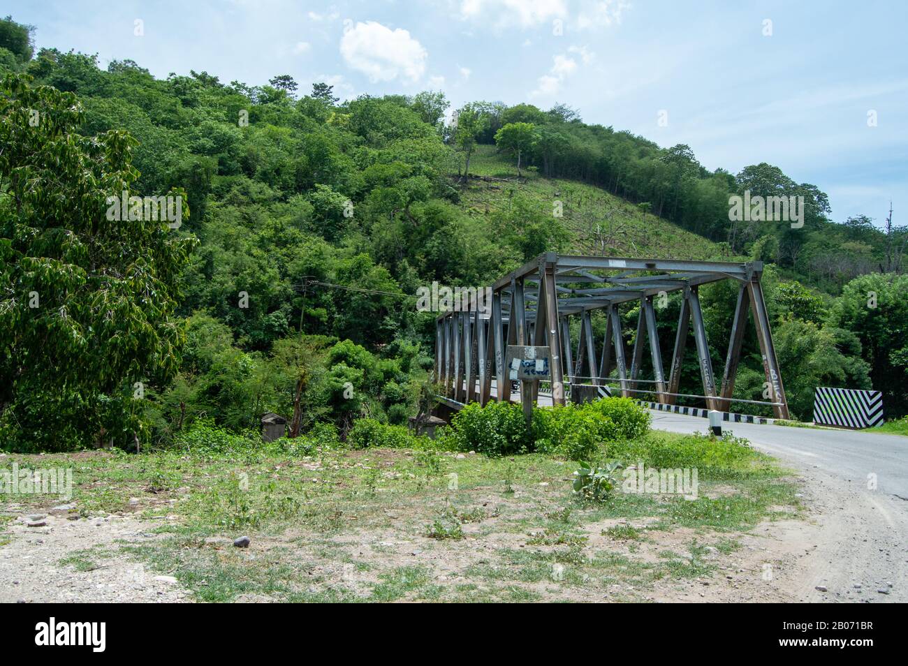 Pont Golo Ronggot au-dessus de la rivière Wae Longge. Nusa Tenggara Est, Indonésie Banque D'Images