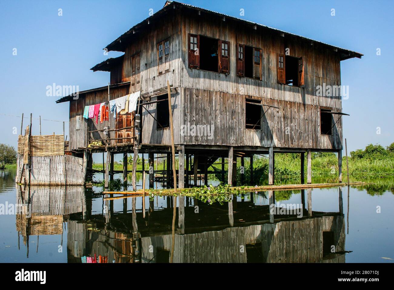 péniche sur le lac Inle (Birmanie -Birmania) Banque D'Images