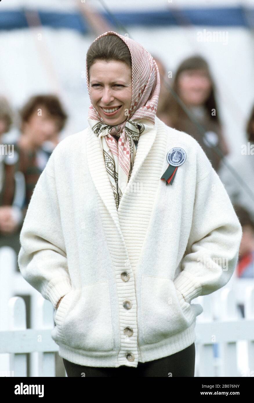 La princesse Anne HRH porte un pull chaud et un foulard lors du Windsor  Horse Trials, Angleterre, mai 1986 Photo Stock - Alamy