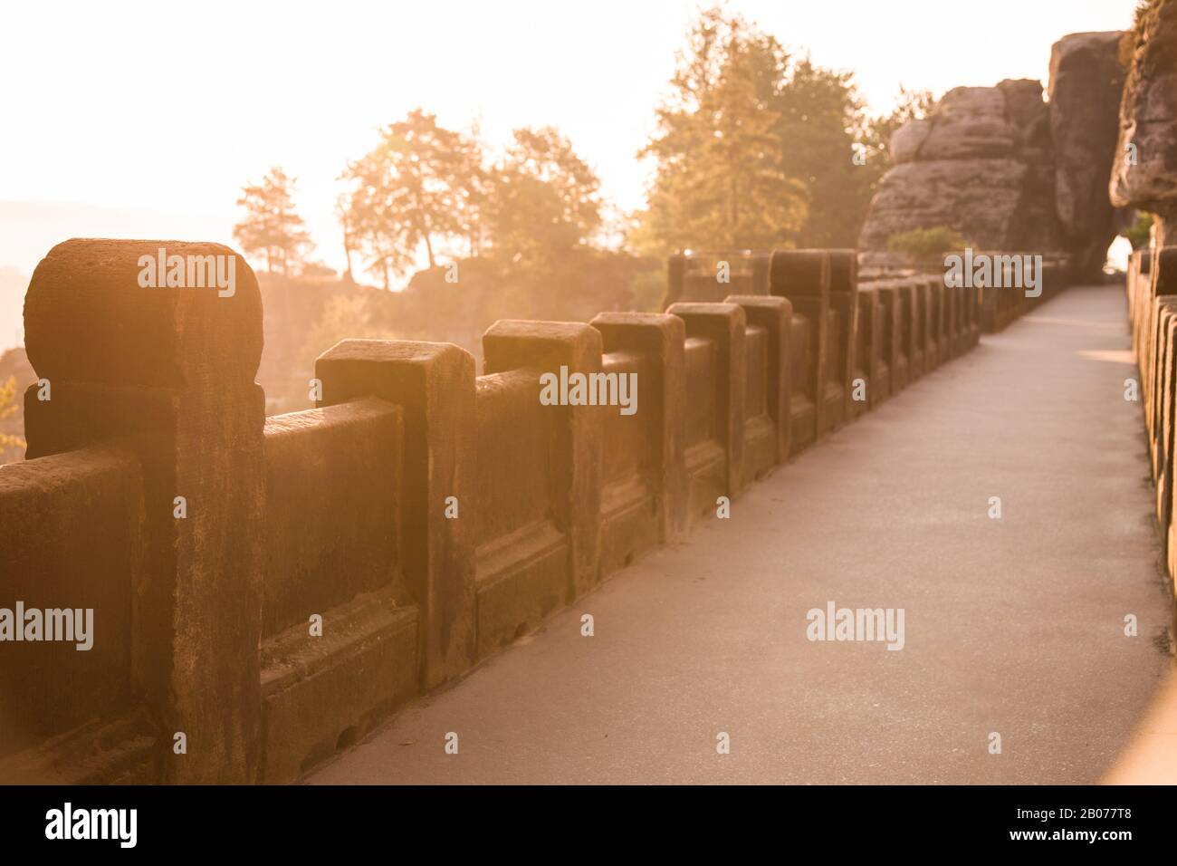 Un détail du pont Bastai en Saxe au lever du soleil Banque D'Images