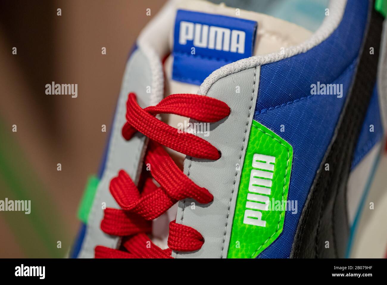 Puma Sneakers Banque d'image et photos - Alamy