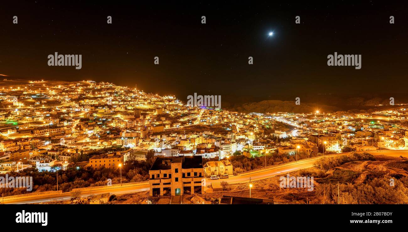 Vue panoramique sur Petra Jordan lors d'une longue exposition de nuit Banque D'Images