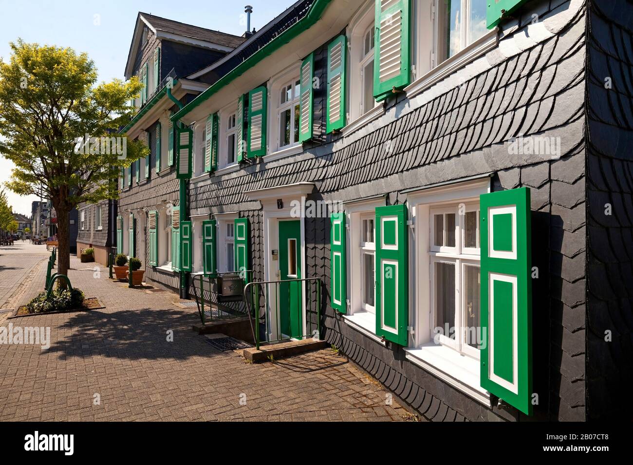 Maisons à colombages, Bergischer Dreiklang avec les couleurs noir, blanc et vert, Allemagne, Rhénanie-du-Nord-Westphalie, Bergisches Land, Radevormwald Banque D'Images