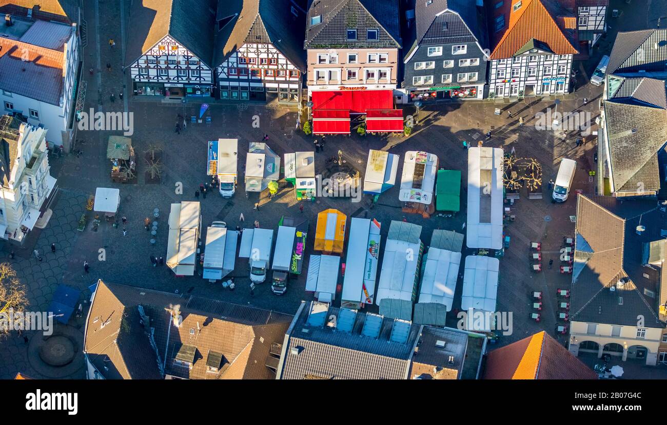 Vue aérienne, journée du marché dans le centre ville d'Unna, marché à l'Alter Markt, place du marché, , Unna, région de la Ruhr, Rhénanie-du-Nord-Westphalie, Allemagne, DE, E Banque D'Images