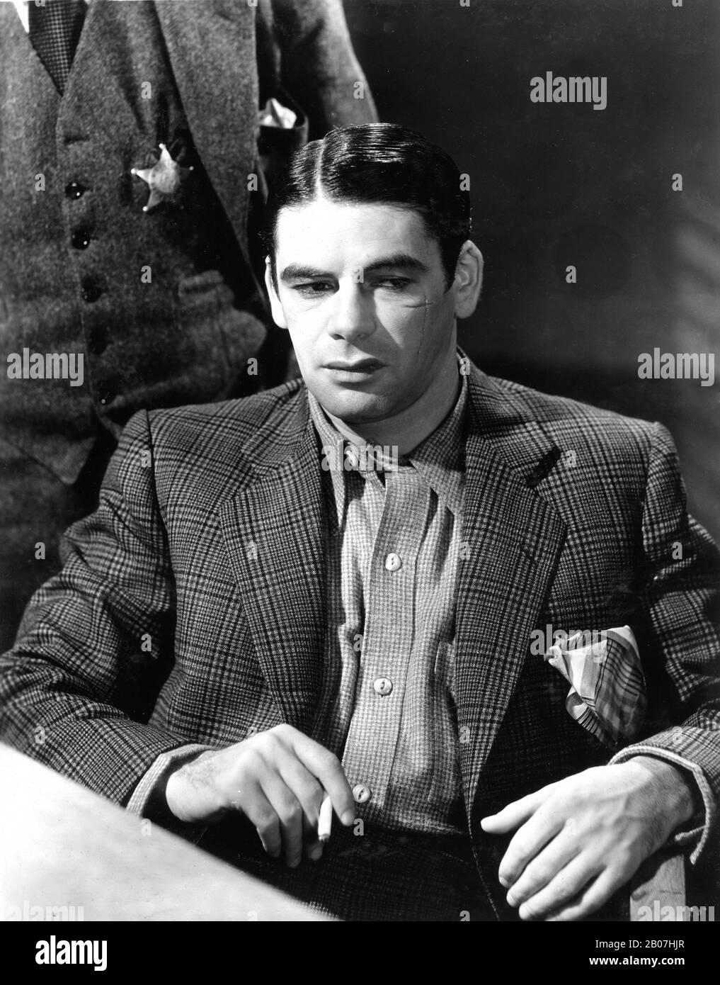 Paul Uni comme Tony Camonte et C. HENRY GORDON (partiellement masqué) dans SCARFACE 1932 directeurs HOWARD HAWKS et RICHARD ROSSON roman Armitage Trail Screen histoire Ben Hecht producteur Howard Hughes The Caddo Company / United Artists Banque D'Images