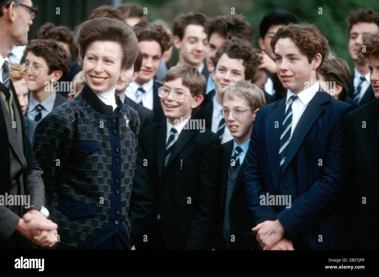 HRH Princess Anne rencontre les élèves de la Geology School, Londres, Angleterre, février 1990 Banque D'Images