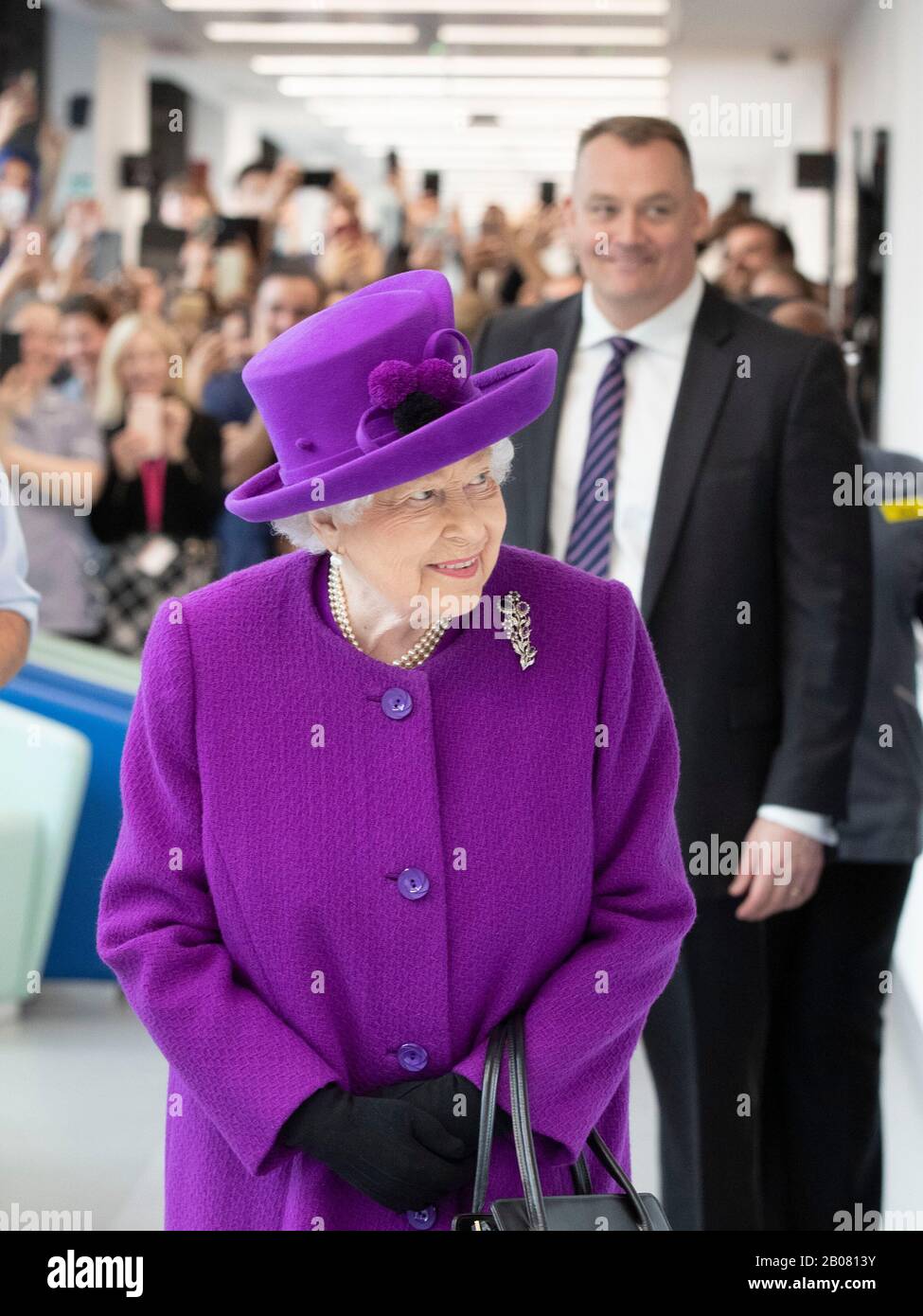 La reine Elizabeth II lors de l'ouverture officielle des nouveaux locaux des hôpitaux Royal National ENT et Eastman Dental à Londres. Photo PA. Date De L'Image: Mercredi 19 Février 2020. Voir l'histoire de PA ROYAL Queen. Crédit photo devrait lire: Heathcliff O'Malley/Daily Telegraph/PA Wire Banque D'Images