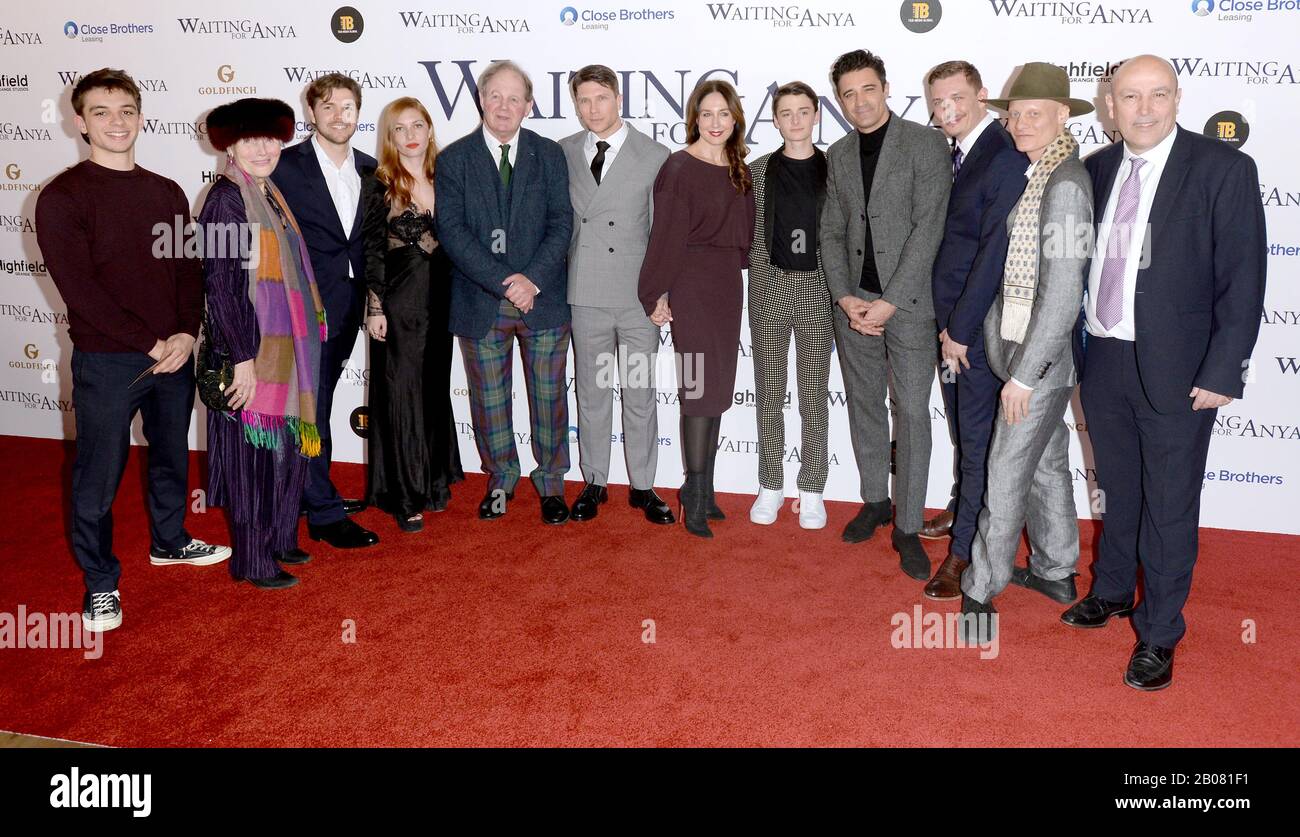 La Photo Doit Être Créditée ©Alpha Press 078237 12/02/2020 Declan Cole, Toby Torllieu, Josephine De La Baume, Michael Morpurgo, Ben Cookson, Elsa Zylberstein, Noah Schnapp, Gilles Marini, Frederick Schmidt, Tomas Lemarquis Et Alan Latham À L'Attente Du Gala Anya Vue De Londres, Au Cinéma Leicester Square. Banque D'Images