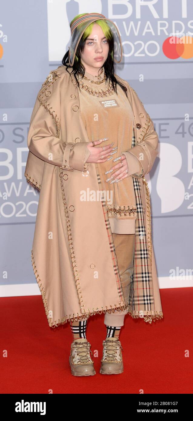 La photo Doit Être Créditée ©Alpha Press 078237 18/02/2020 Billie Eilish aux Brit Awards 2020 qui se sont tenus à l'O2 à Londres. Banque D'Images