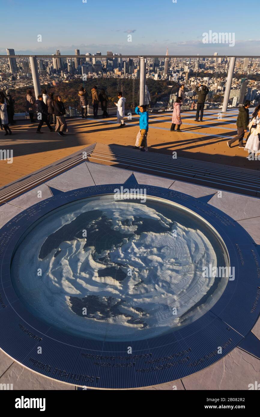 Japon, Honshu, Tokyo, Shibuya, Shibuya Scramble Square Building Zone D'Observation Sur Le Toit, Carte Du World Compass Banque D'Images