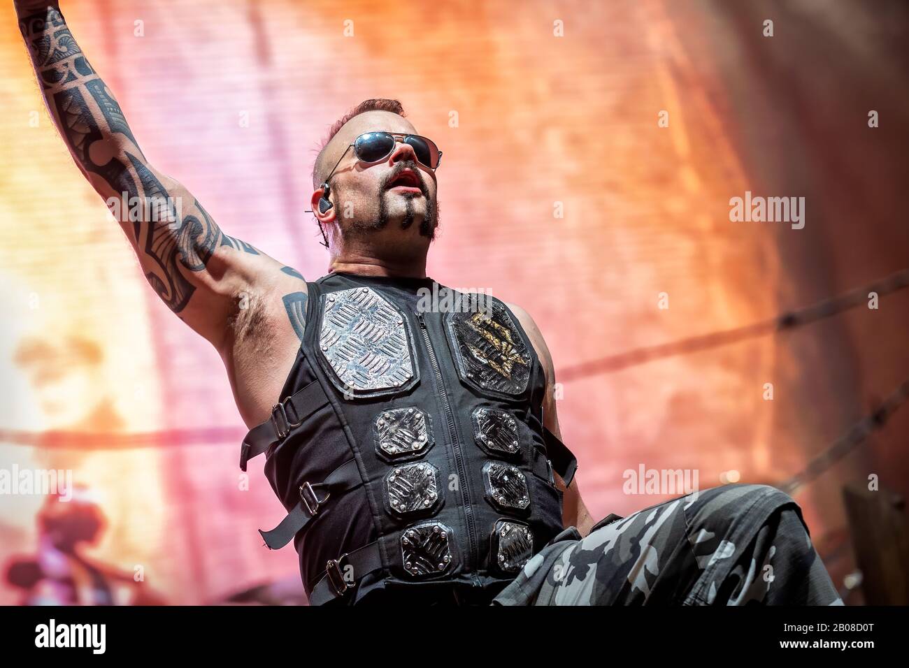 Oslo, Norvège. 16 février 2020. Le groupe suédois en métal lourd Sabaton exécute un concert en direct à Spektrum à Oslo. Ici, le chanteur Joakim Broden est vu en direct sur scène. (Photo (Crédit Photo: Gonzales Photo - Terje Dokken). Banque D'Images