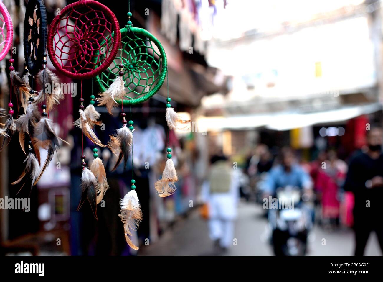 Vue sur le marché général indien depuis les rues de l'Inde Pushkar Banque D'Images