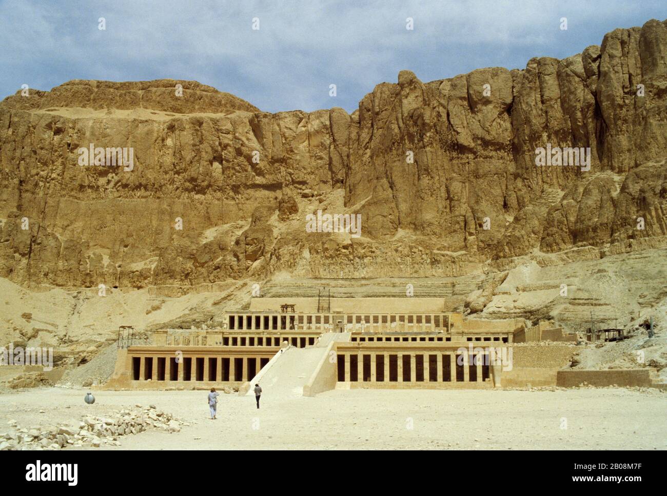 EGYPTE, PRÈS DE LOUXOR, DEIR EL-BAHRI, TEMPLE DE LA REINE HATSHEPSUT Banque D'Images