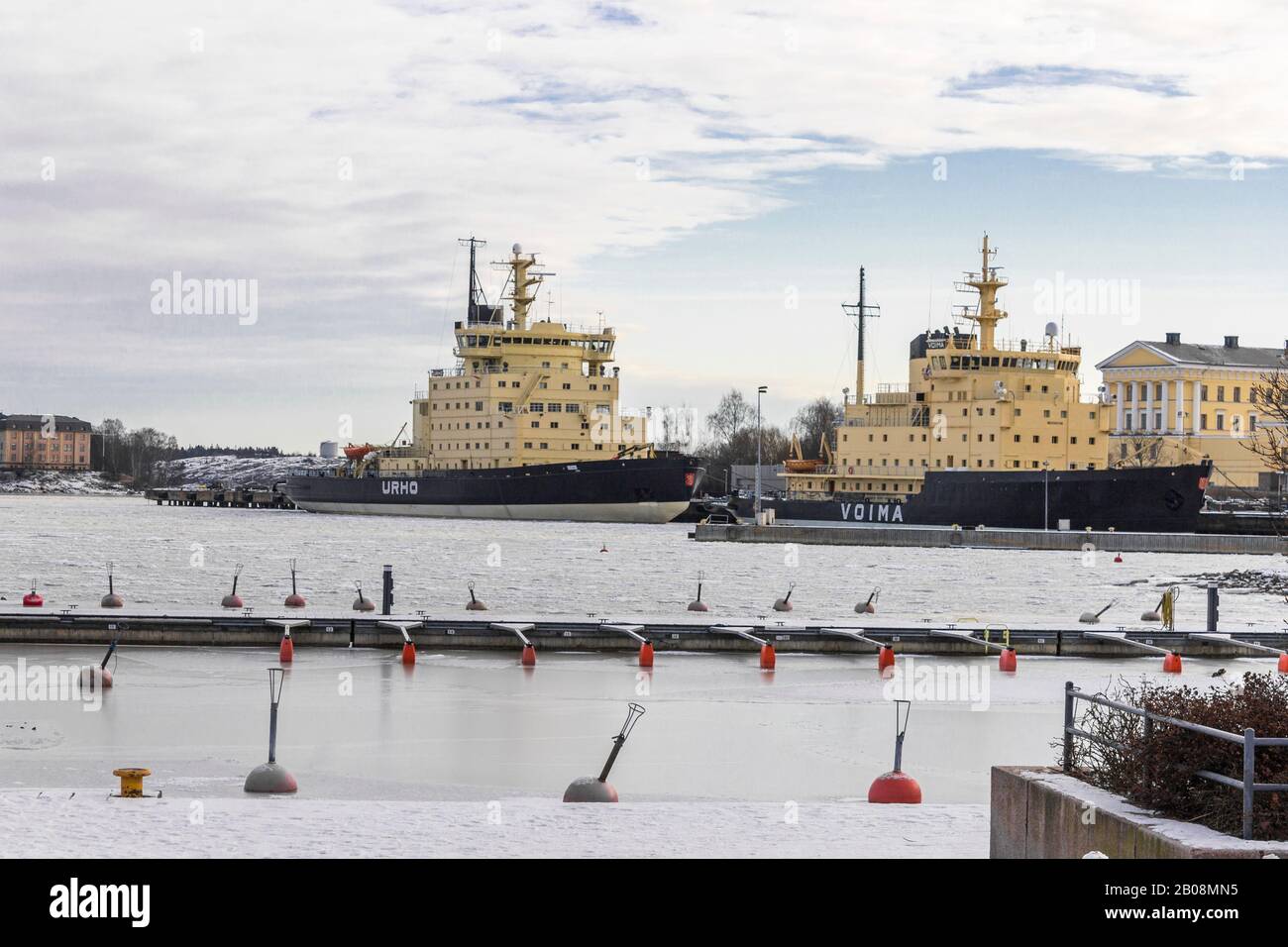 Helsinki, Finlande. Voima et deux Urho, les brise-glaces diesel-électrique de la flotte de la Finlande dans l'île de Katajanokka Banque D'Images