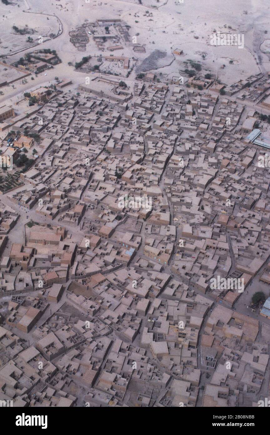 AFRIQUE, MALI, VOL DE BAMAKO À TOMBOUCTOU, PHOTO AÉRIENNE DE TOMBOUCTOU Banque D'Images