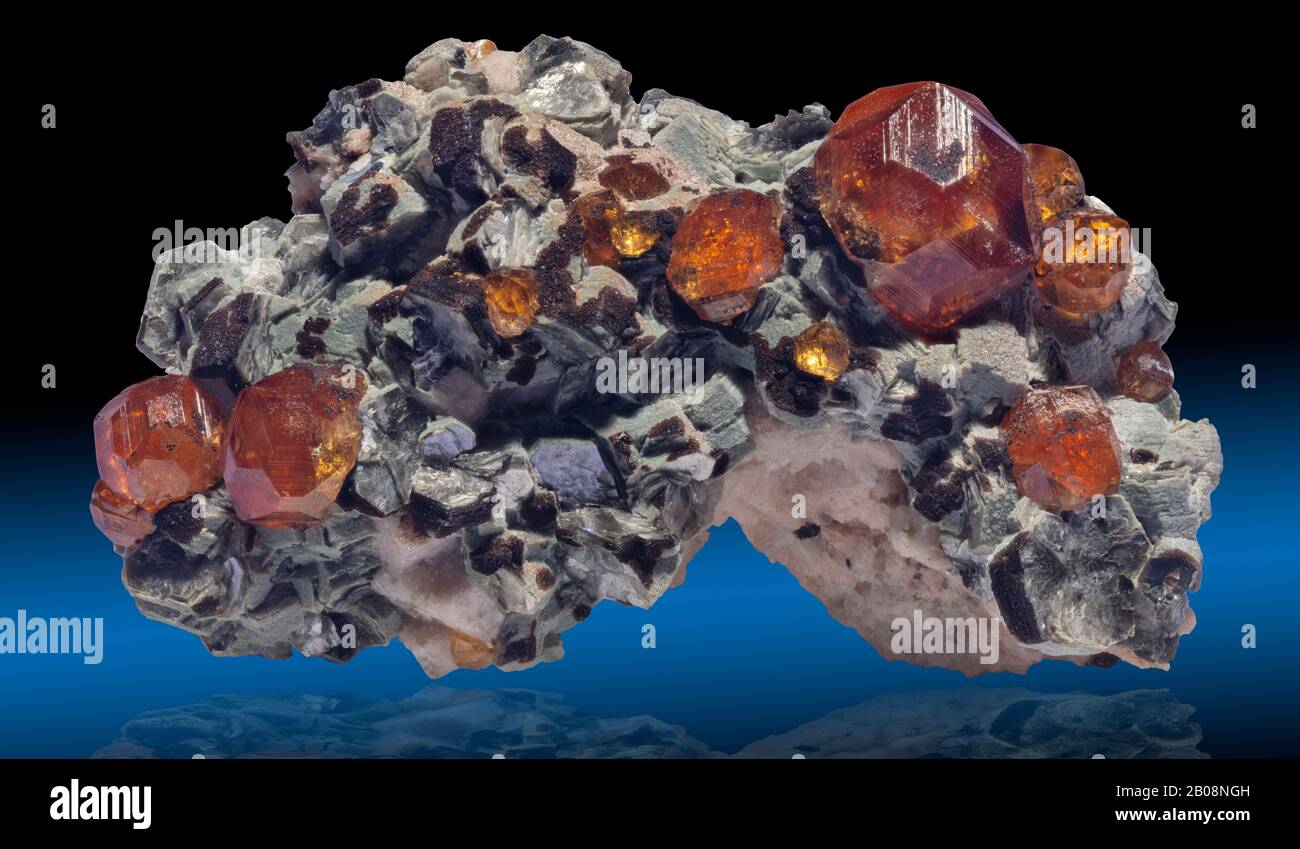 Spessartine, mine de Wushan, Chine la Spessartine est une espèce de grenat d'aluminium au manganèse, nésosilicate. Banque D'Images