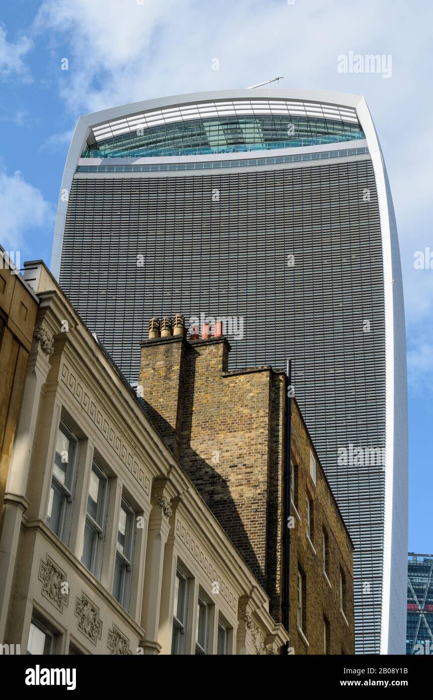 L'emblématique édifice Walkie Talkie de la ville de Londres, Angleterre, Royaume-Uni, Europe Banque D'Images