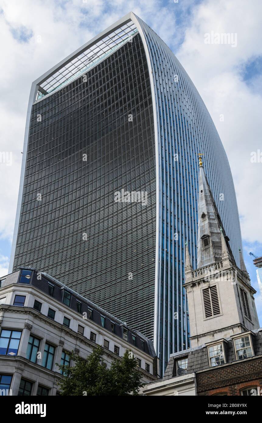 L'emblématique bâtiment Walkie Talkie dans la région de Tower Hill de la ville de Londres, Angleterre, Grande-Bretagne, Royaume-Uni. Banque D'Images