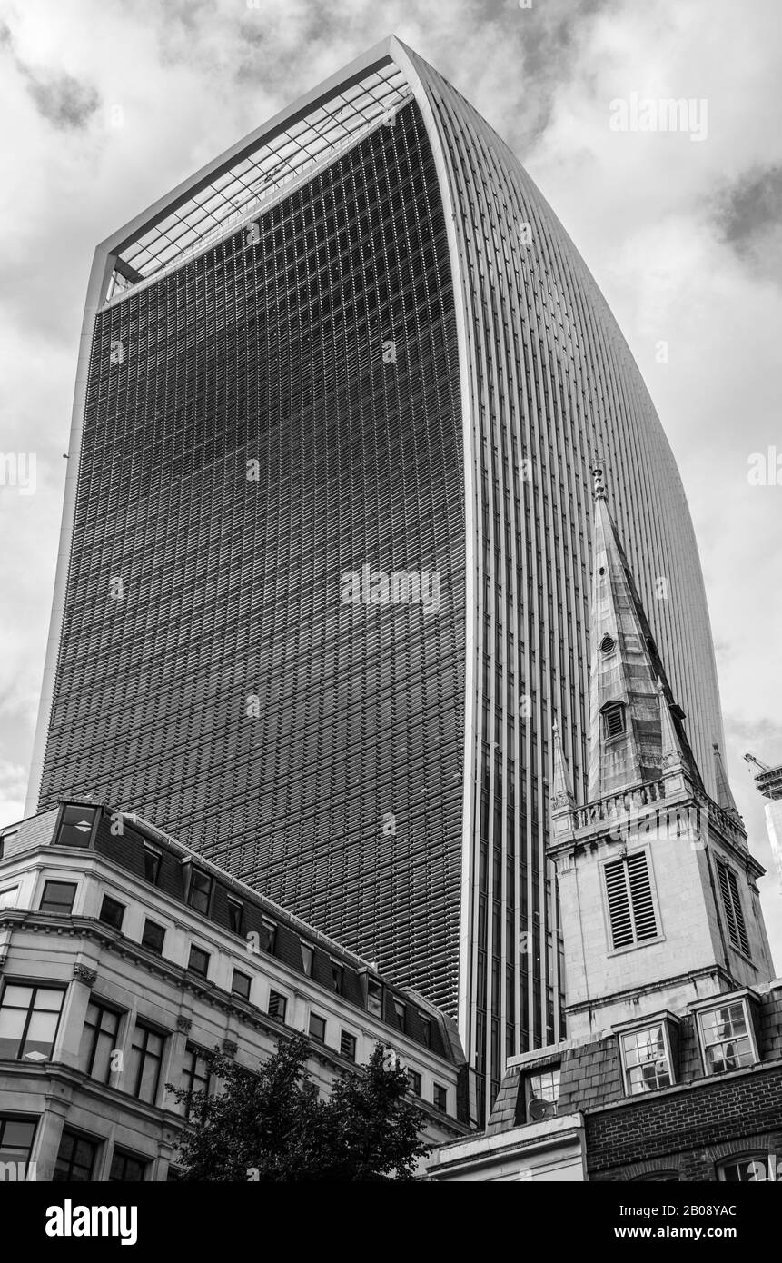 L'emblématique bâtiment Walkie Talkie dans la région de Tower Hill de la ville de Londres, Angleterre, Grande-Bretagne, Royaume-Uni. Banque D'Images