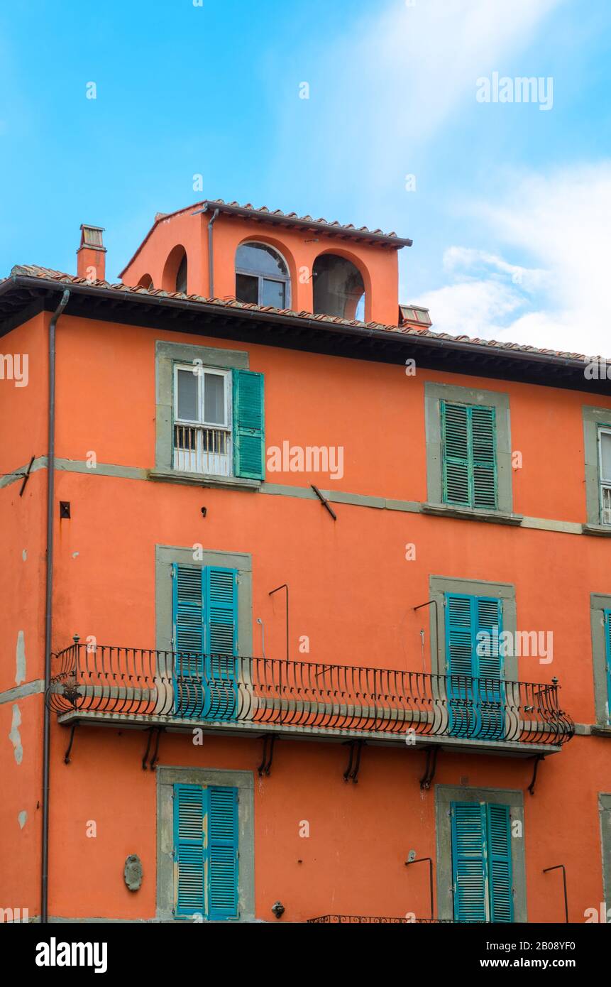 Architecture italienne et peinture dynamique sur les bâtiments de Pise, Italie Banque D'Images