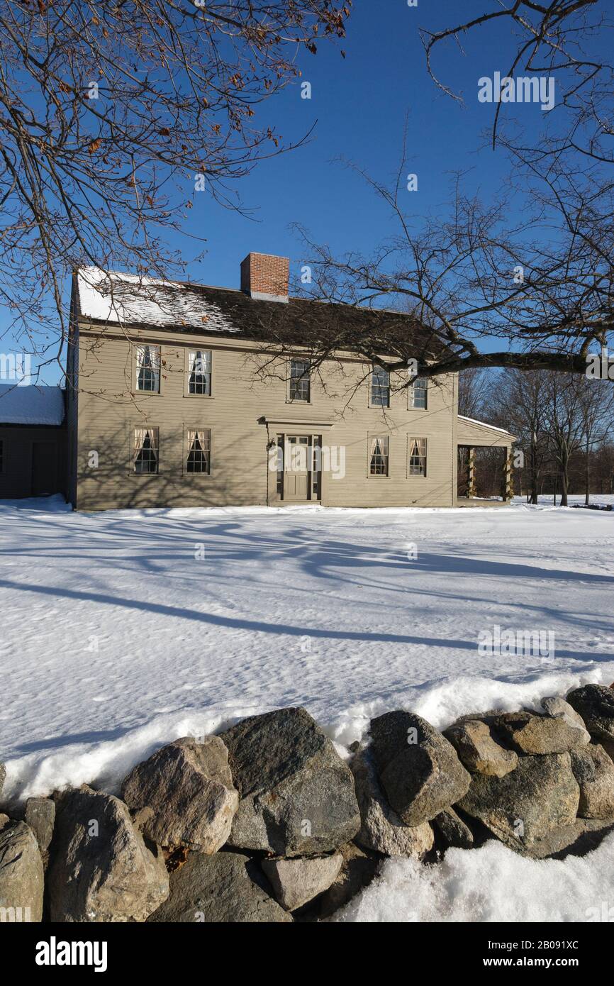 Samuel Brooks House (vers 1692-1750) le long de la piste Battle Road Trail À Minute Man National Historical Park à Concord, Massachusetts pendant l'hiver M. Banque D'Images