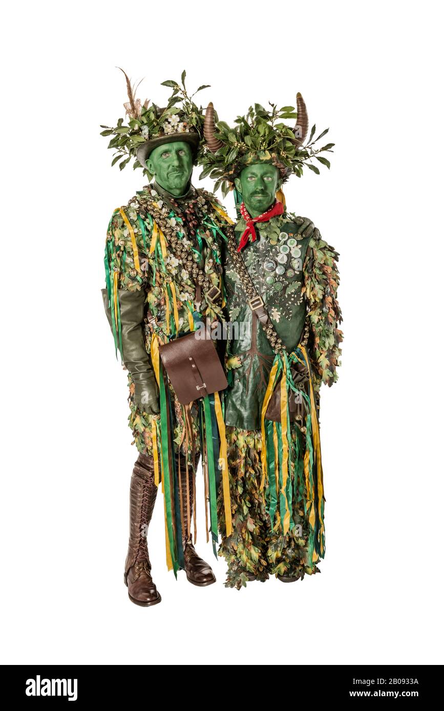 Deux hommes vêtus de costumes de bogie verte au Hastings traditionnel Jack au Green Festival. Hastings. Sussex Est. Angleterre. ROYAUME-UNI Banque D'Images