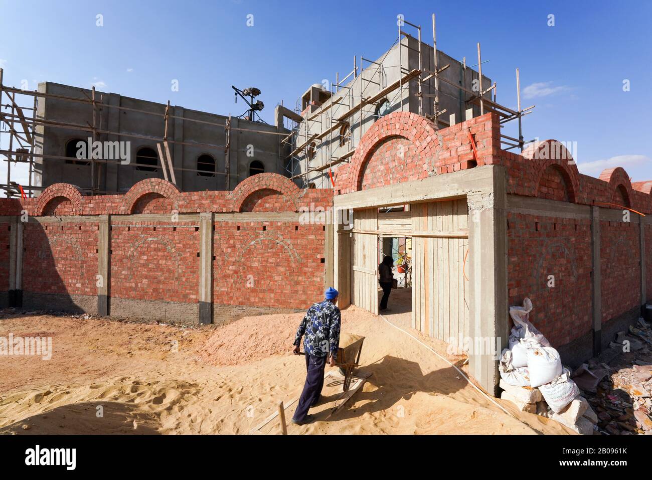 Nouvelle construction de l'église de la paroisse catholique d'Abnee Baitak dans le quartier du 6 octobre, le Caire, Egypte Banque D'Images