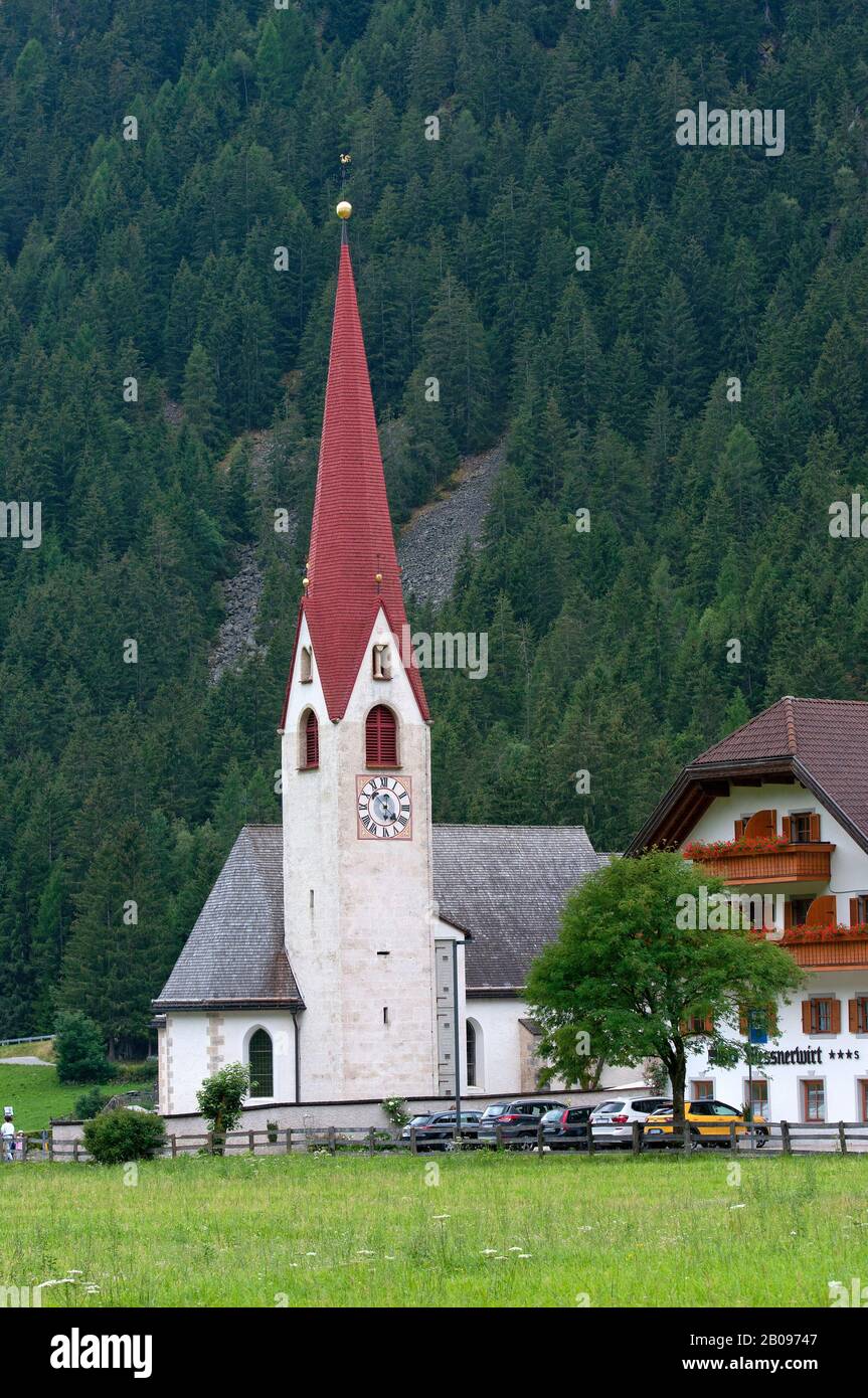 Église Santa Walburga À Anterselva Di Sotto (Antholz Niedertal), Vallée D'Anterselva (Antholzertal), Osttirol, Trentin-Haut-Adige, Italie Banque D'Images