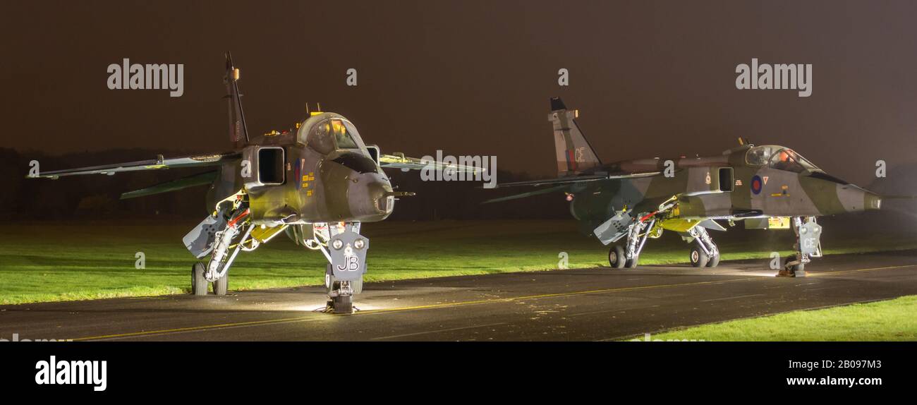 Nuit Shoot de tornades et d'avions jaguar à Raf Cosford. Banque D'Images