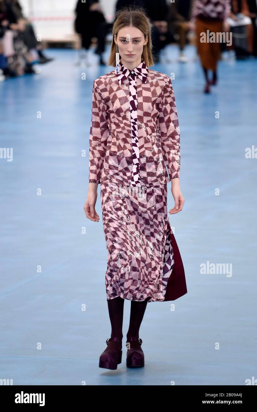 Milan Fashion Week Femme Automne Hiver. 2020 2021 Milan La Mode