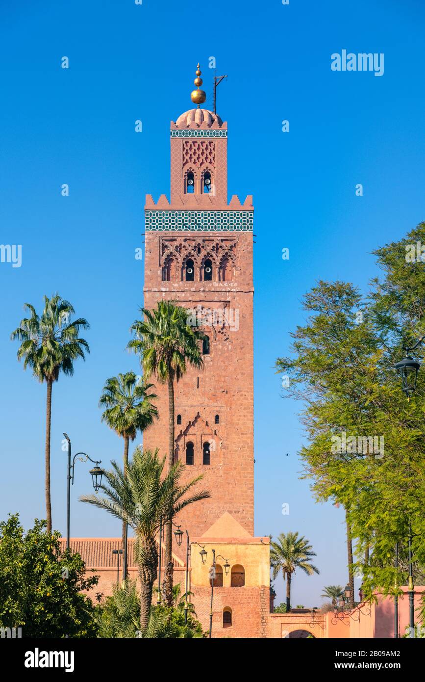 Mosquée de Koutoubia minaret situé au médina de Marrakech, Maroc Banque D'Images